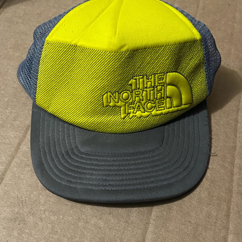 The North Face- yellow mesh tracker hat- snapback